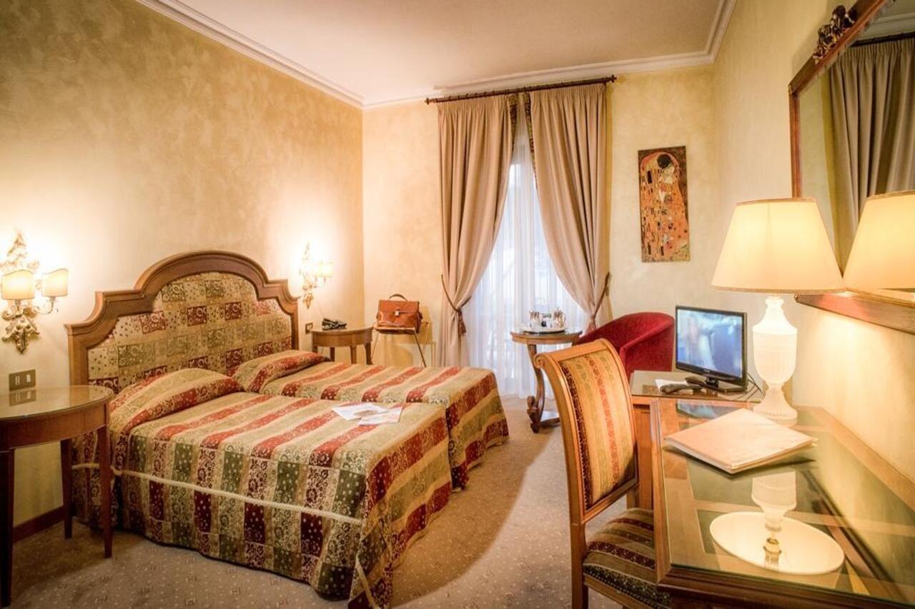 Grand Hotel Helio Cabala มารีโน ภายนอก รูปภาพ