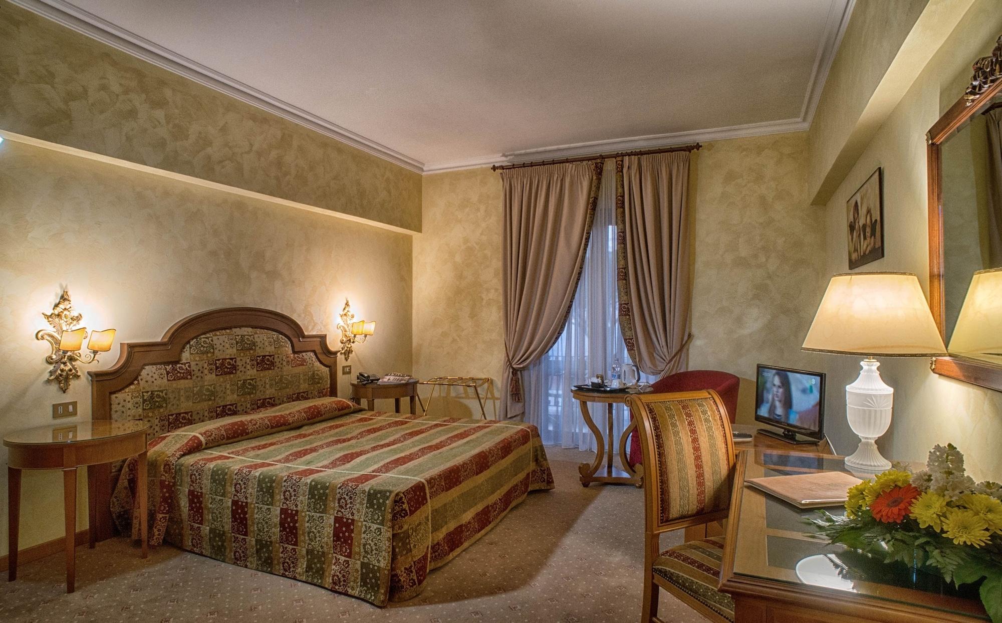 Grand Hotel Helio Cabala มารีโน ภายนอก รูปภาพ