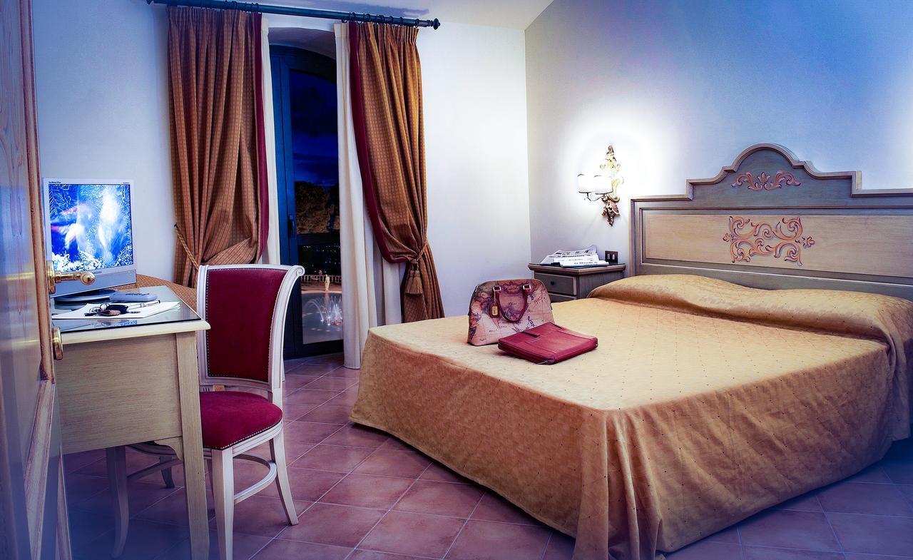 Grand Hotel Helio Cabala มารีโน ภายนอก รูปภาพ