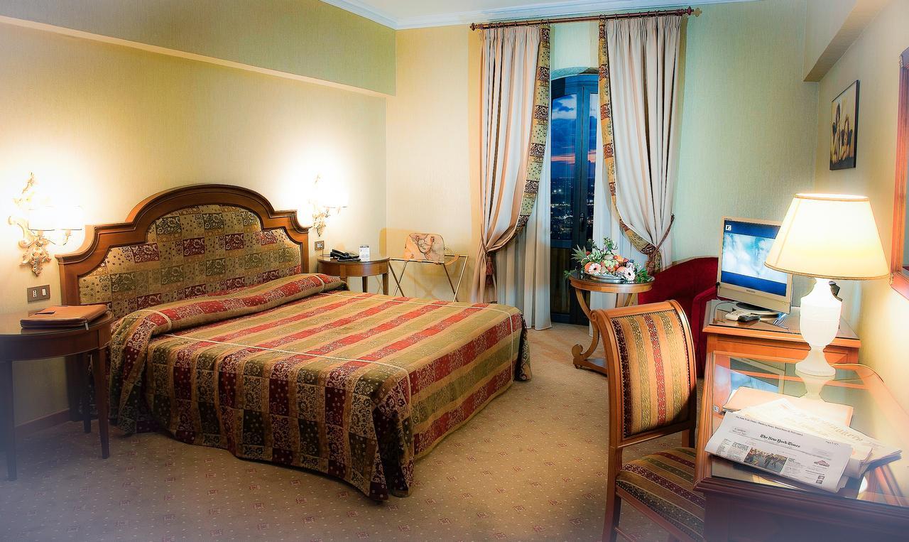 Grand Hotel Helio Cabala มารีโน ภายนอก รูปภาพ